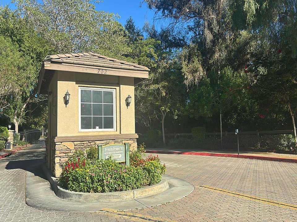 2nd image of 569 Inverlochy Dr