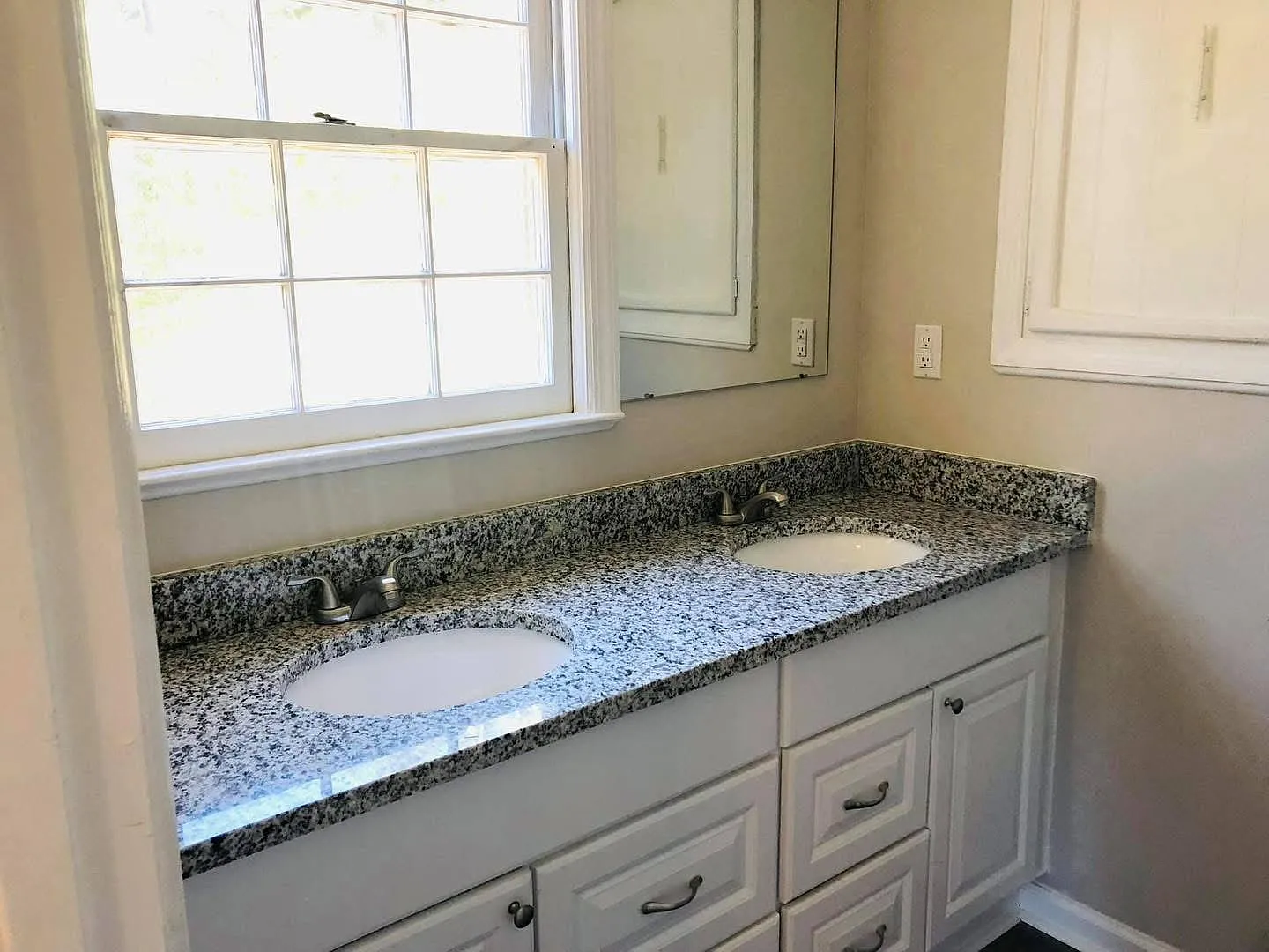 4 bed, 2548 sqft, $2,500 — Photo 4