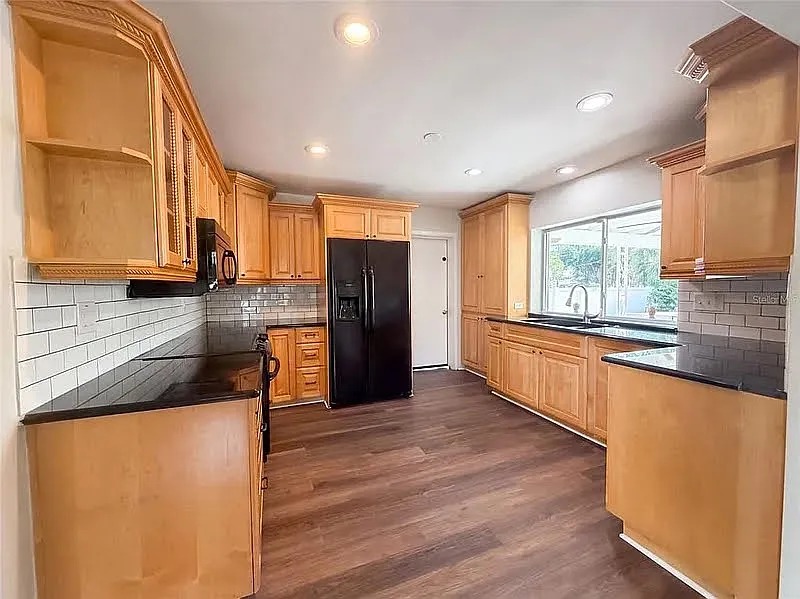 3 bed, 1697 sqft, $2,447 — Photo 2