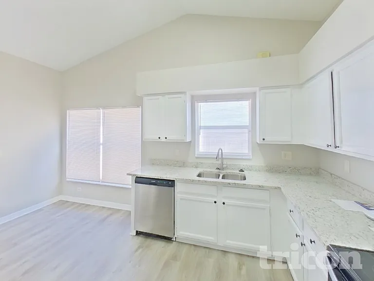 4726 Bloom Dr — Photo 6