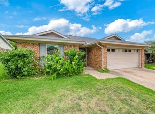 8212 April Ln, Watauga, TX 76148