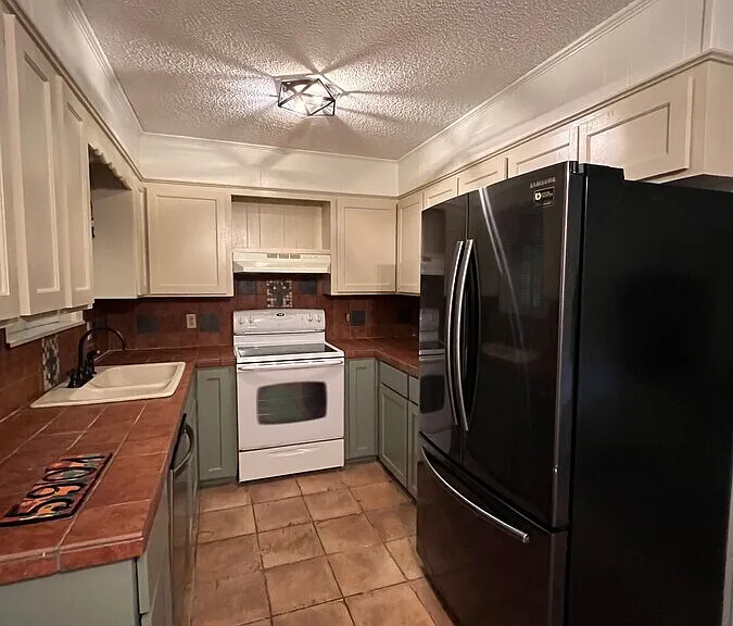 5901 Larry Dr — Photo 4