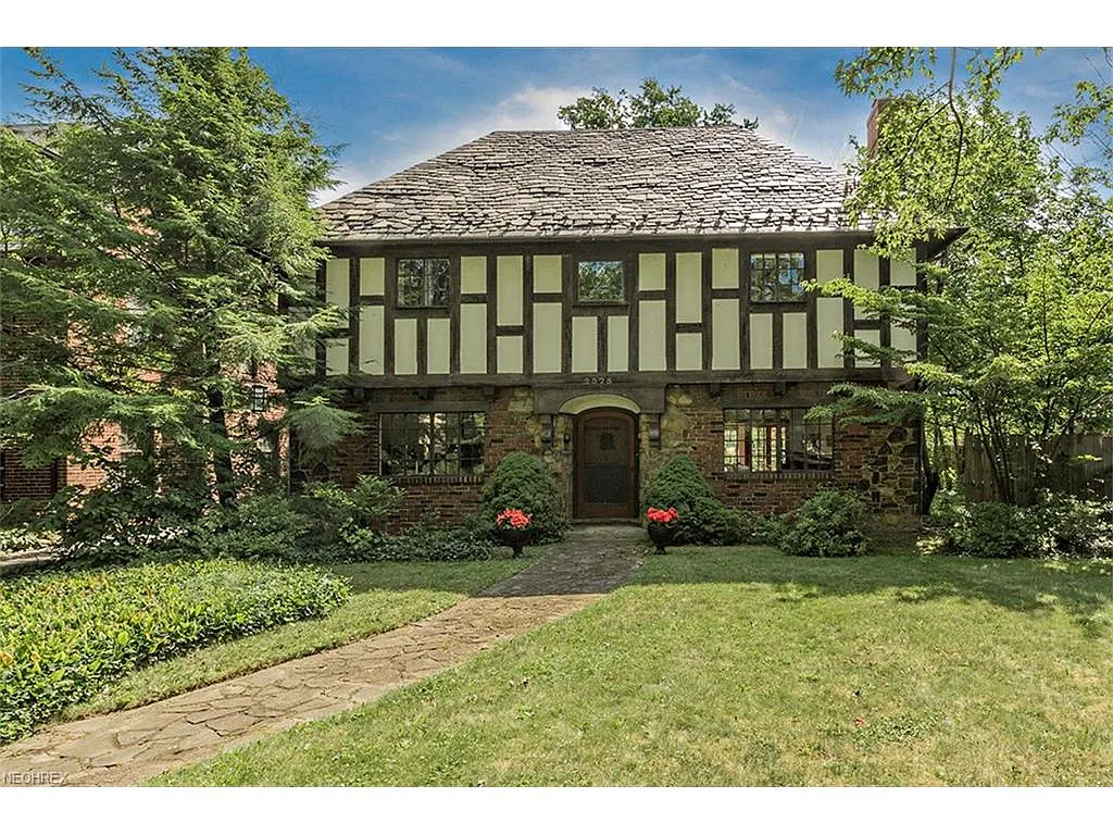 2375 Tudor Dr photo 1