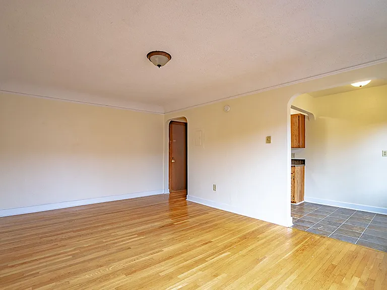 Stanford Arms Apartments — Photo 13