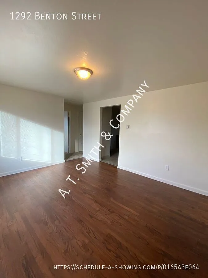 Lakewood 1-Bedroom Triplex with Walk-In Closet & Shared Fenced Yard — Photo 4