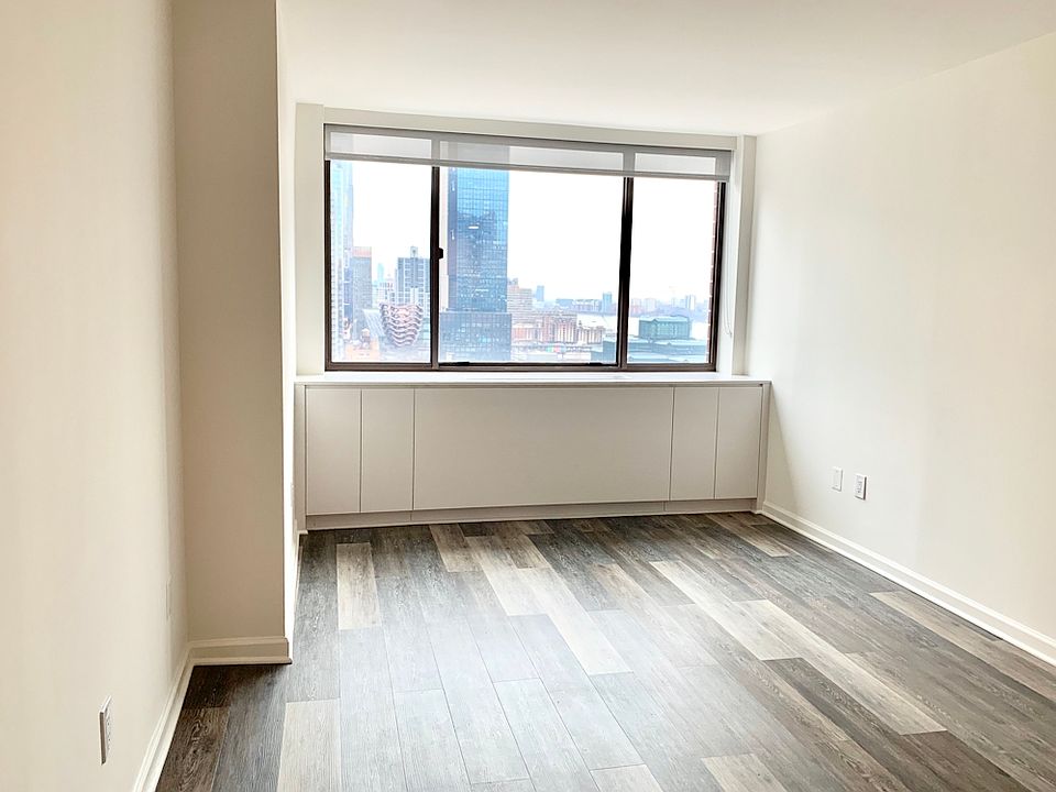 1st image of 520 W 43rd St APT 25F