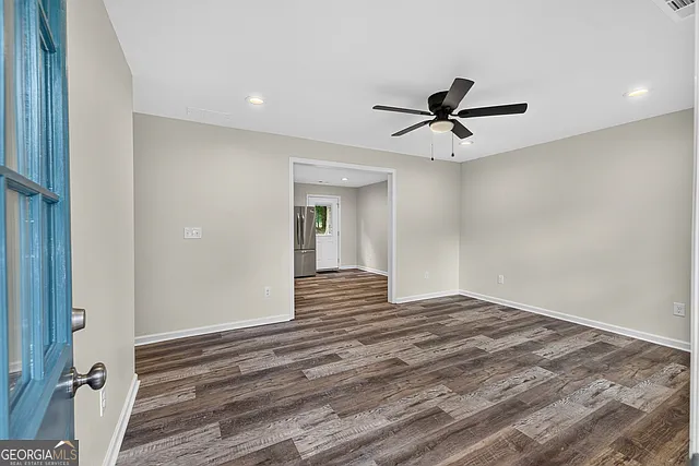3 bed, 1050 sqft, $1,850 — Photo 3