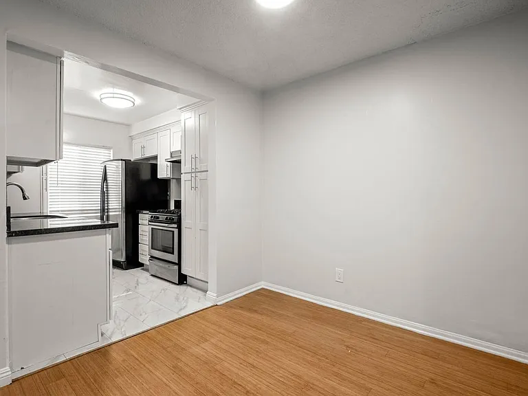 607 N Flores St #2 — Photo 5