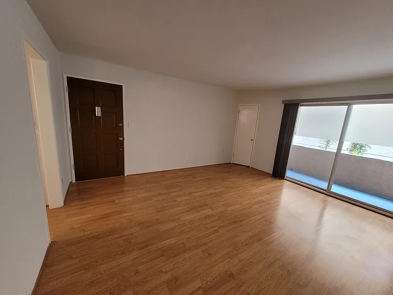 1410 Venice Blvd #6 — Photo 3