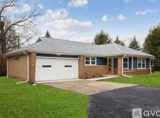 4661 Kirchoff Rd, Rolling Meadows, IL 60008