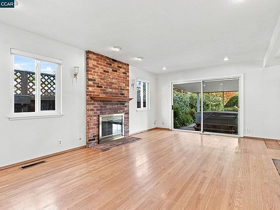 3rd image of 1833 Sandalwood Dr