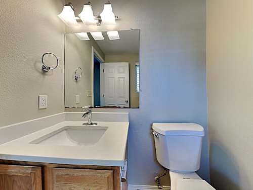 1st image of 104 Hickory Creek Dr
