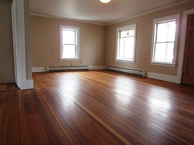Large Double Living Room w/ Wood Flooring