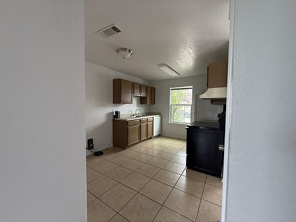 4th image of 1604 Benttree Dr APT B