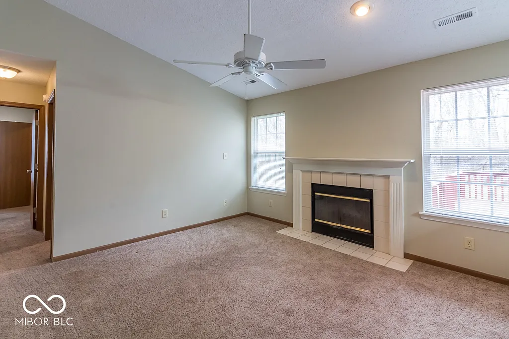 3 bed, 2.0 bath, 1038 sqft, $1,595 — Photo 4