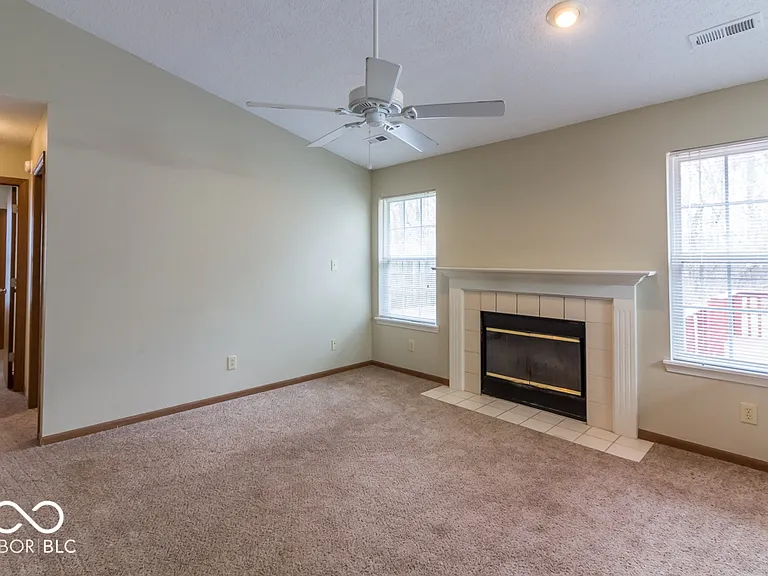 5810 Rolling Bluff Ln — Photo 4