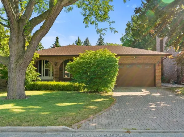 2880 Saint Clair Ave, Windsor, ON N9E 4B4