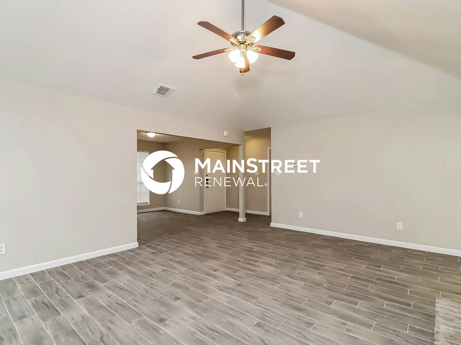 1104 Chapel Hill Dr — Photo 3