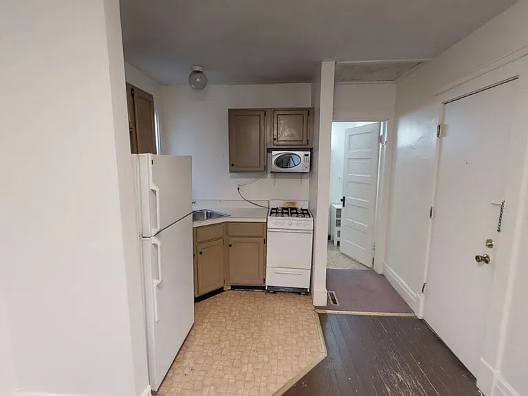 226 Packard St — Photo 2