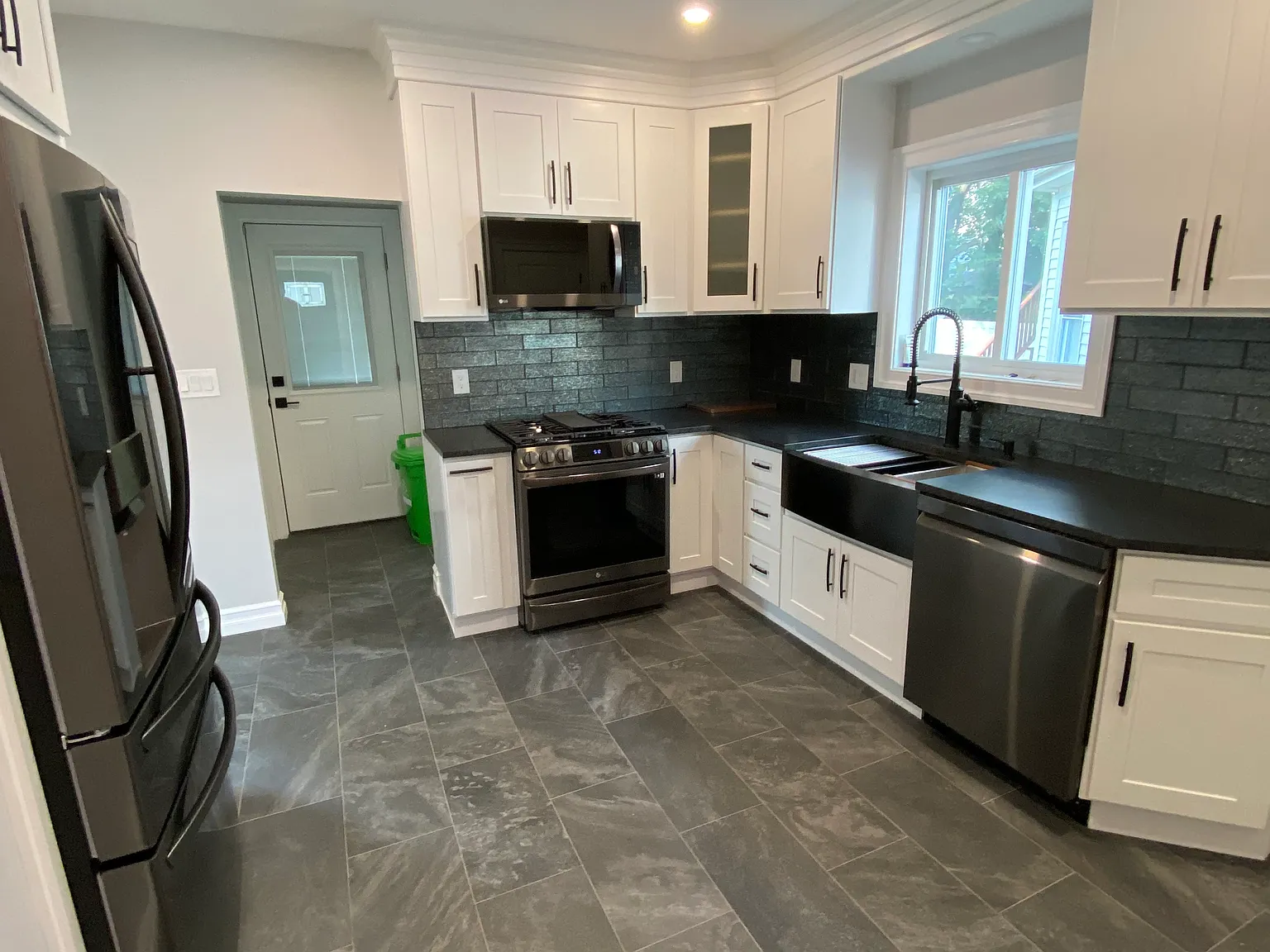 4 bed, 2.5 bath, 1600 sqft, $1,395 — Photo 4