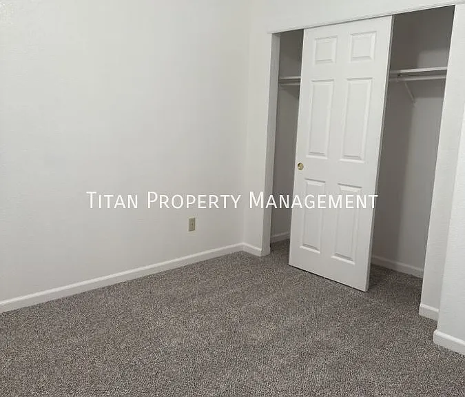 3604 N Loop Blvd — Photo 5