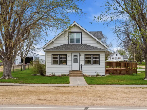 217 E Main St, New Holland, SD 57364