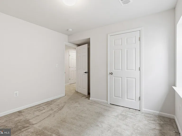 10302 Spotswood Dr — Photo 42