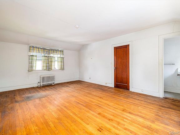4th image of 1563 Kenneth Avenue