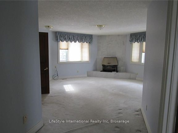 4th image of 220 Arkell Rd