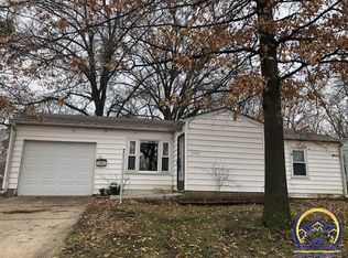 2800 SW Valley Brook Ln, Topeka, KS 66614