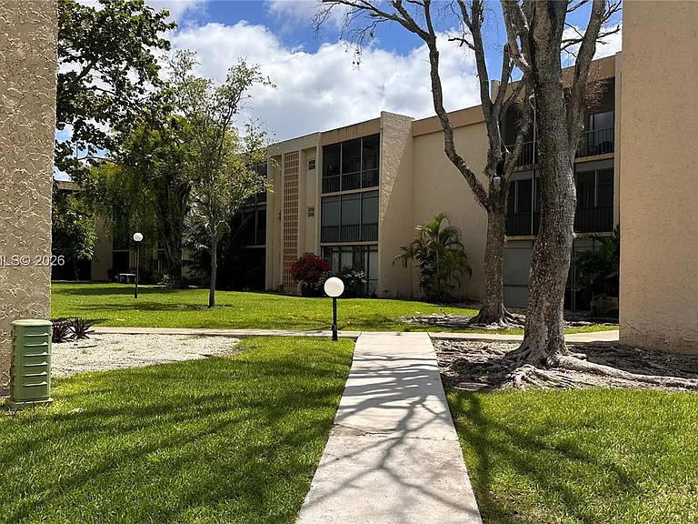 8401 SW 107th Ave #331E — Photo 39