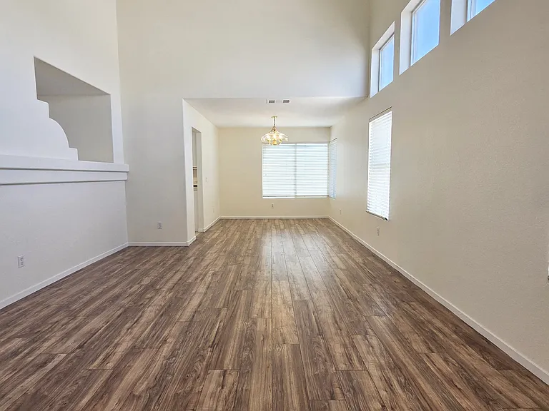 1900 Villa Vista Way — Photo 9