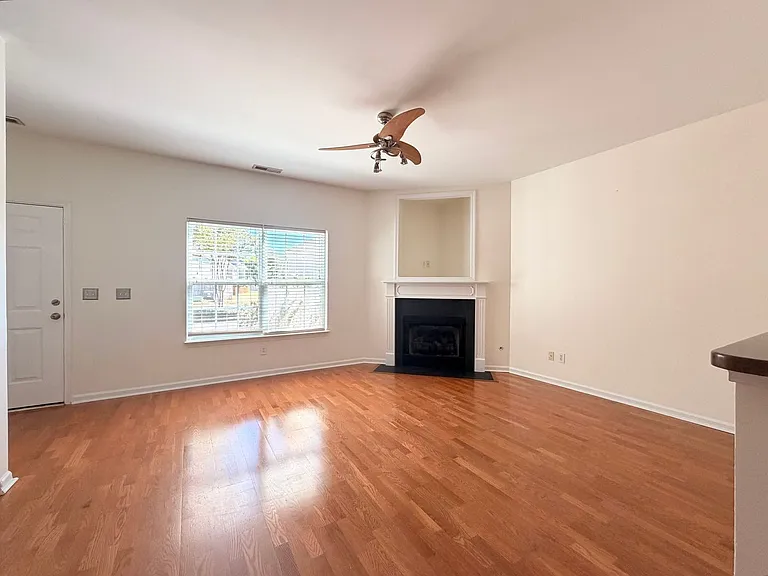4105 Perrine St — Photo 4