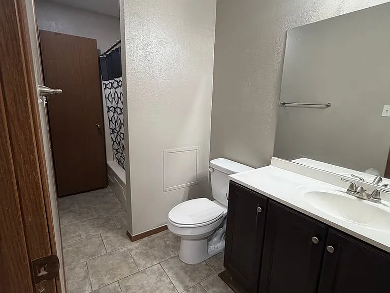 824-930 Railhead Dr — Photo 22
