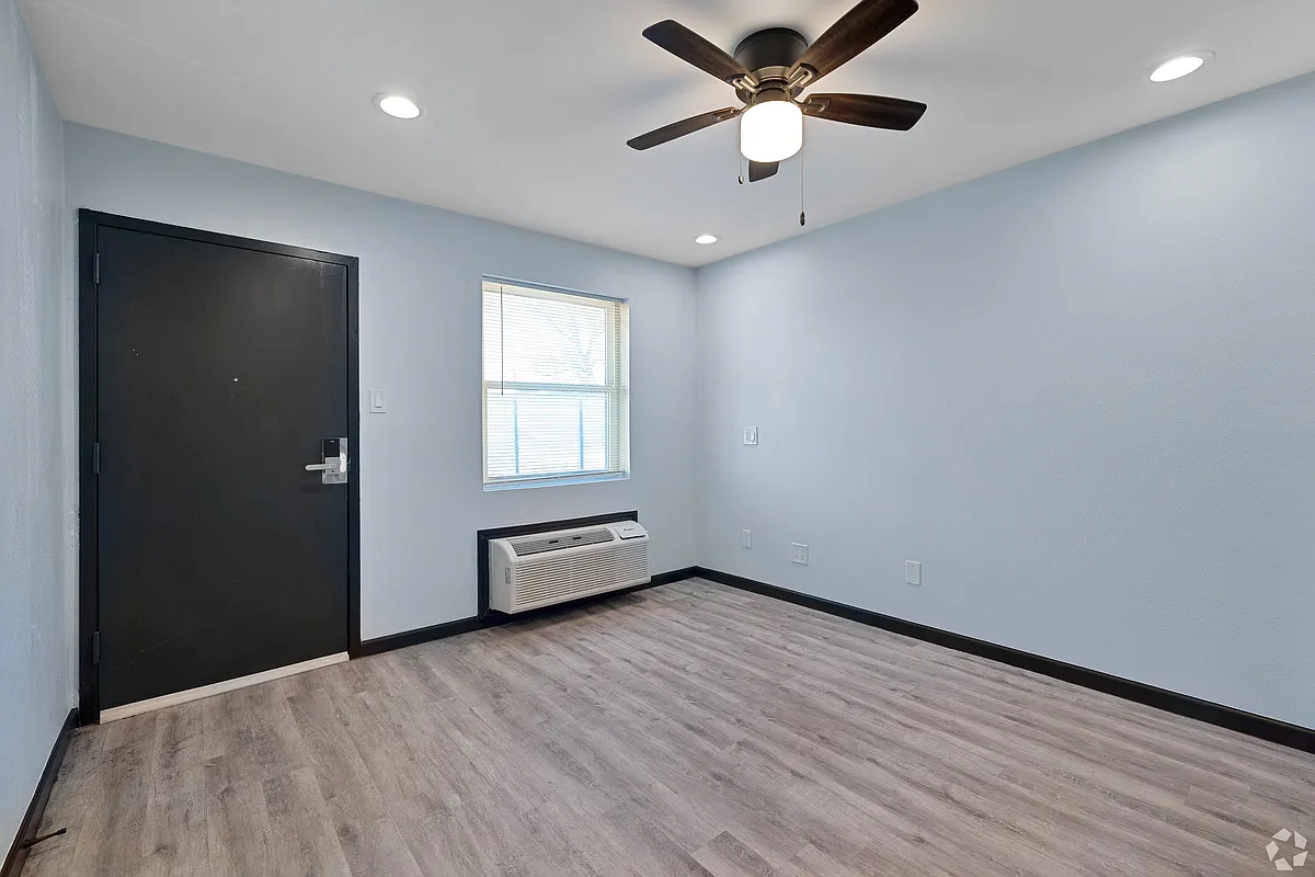 Building Photo - 2617 Napoleon St #3