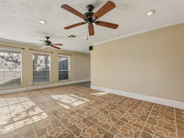 5211 Court Rd — Photo 6