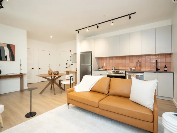 328 Pacific Avenue image 65 of 85