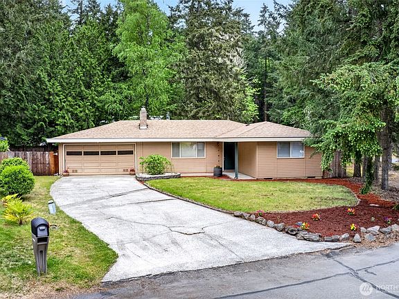 2nd image of 9401 Columbine Circle W