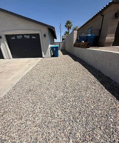 2811 Oakridge Dr — Photo 8