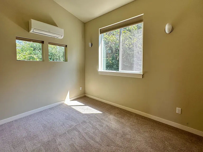 15 W Florentia St — Photo 17