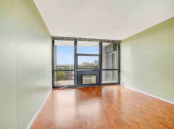 4th image of 2901 S Michigan Ave APT 605