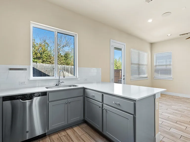 212 Verrado Path — Photo 7