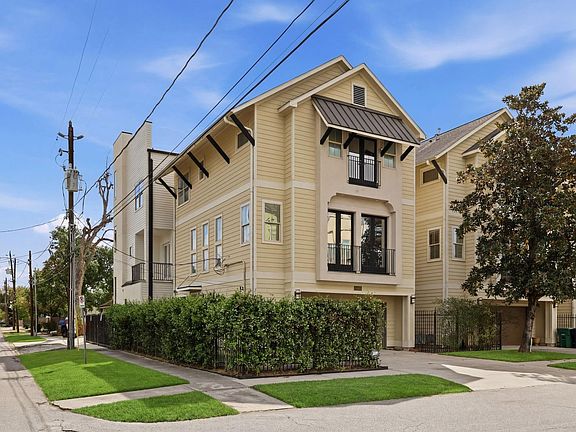 2nd image of 2214 Radcliffe St