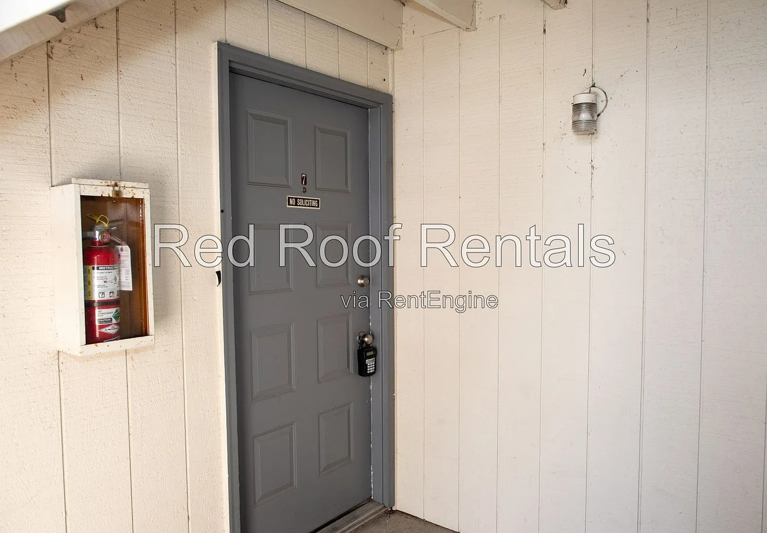 2 bed, 1.0 bath, 700 sqft, $1,617 — Photo 2