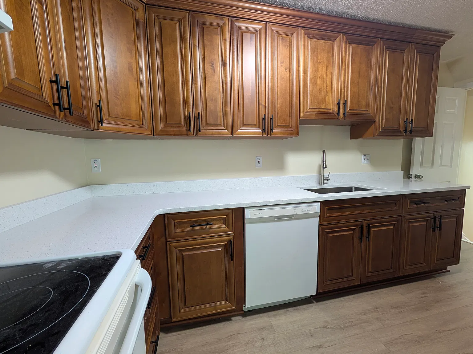2 bed, 1050 sqft, $2,100 — Photo 3
