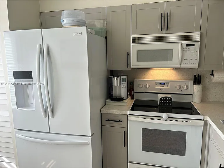 128 Riviera Cir #128 — Photo 5