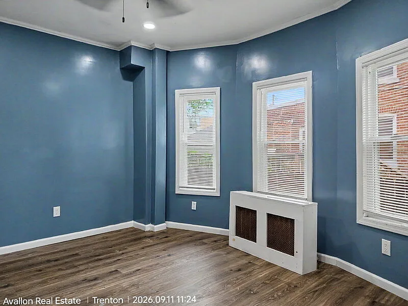 4 bed, 1.5 bath, 1553 sqft, $2,800 — Photo 3