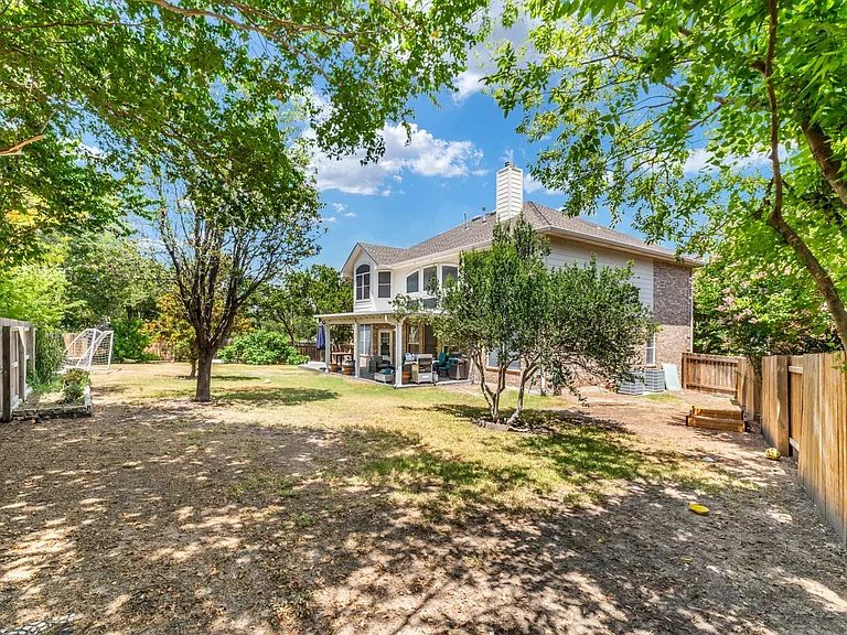 1107 Hollybrook Cv — Photo 37