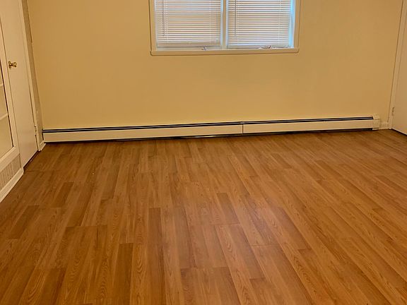 5th image of 4308 Douglaston Pkwy #1