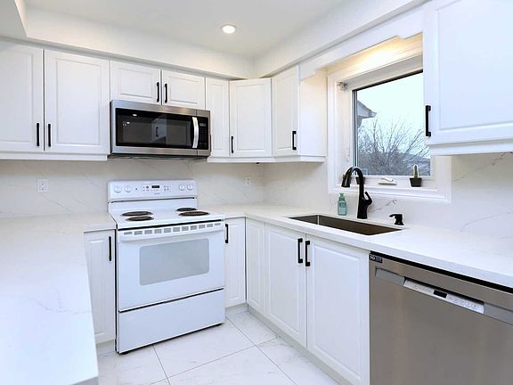 5th image of 384 Riverstone Dr